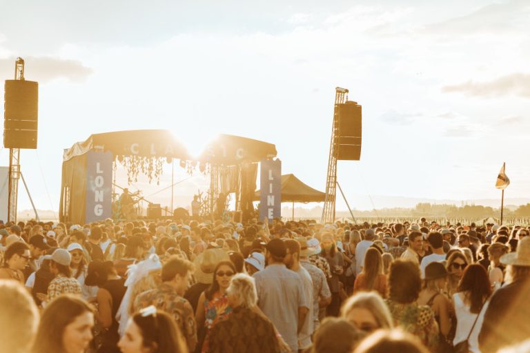 Picture of many people gather on the longline event
